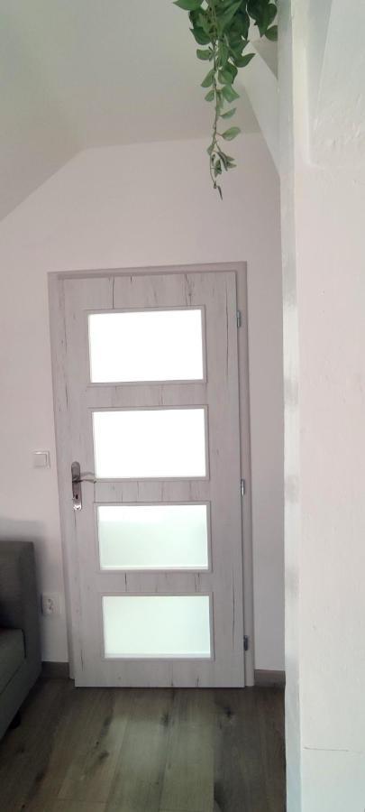 Apartman - Cafe Princ Pod Hradem Wifi, Klima Sternberk Exterior photo