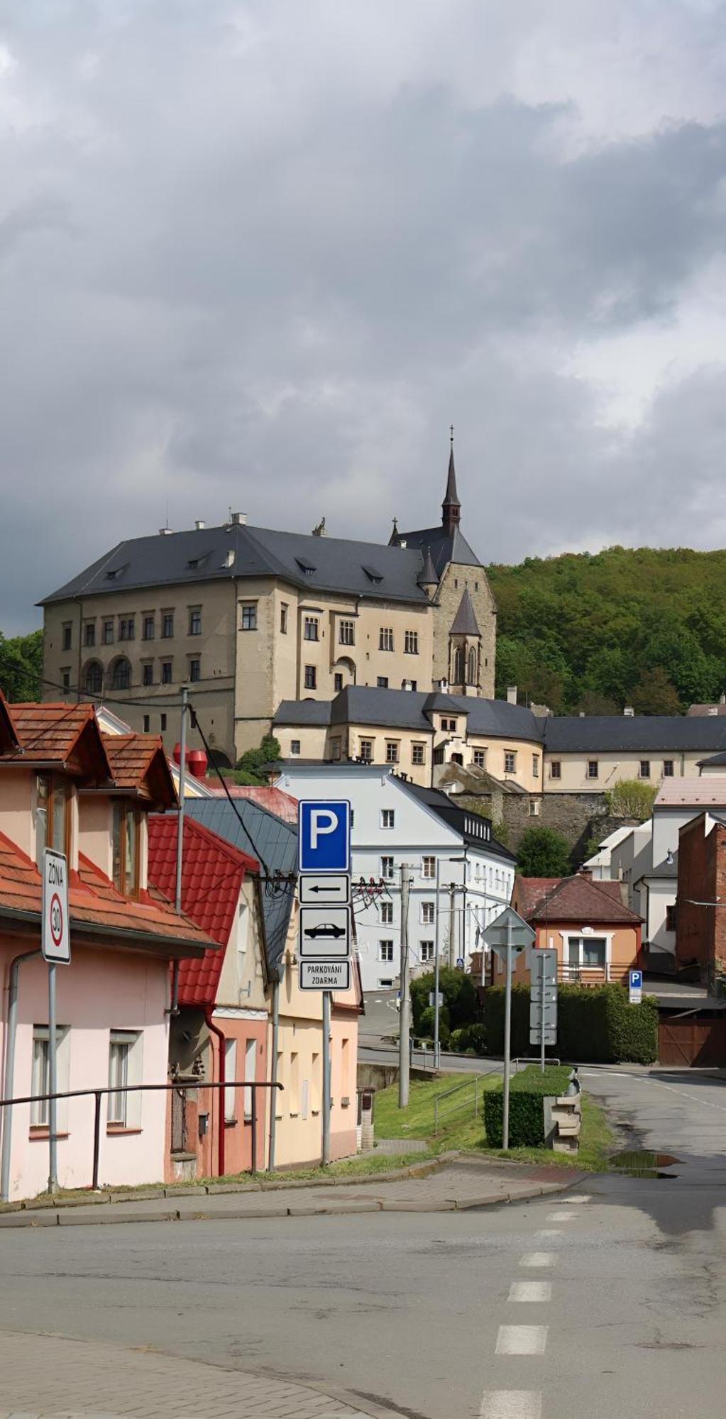 Apartman - Cafe Princ Pod Hradem Wifi, Klima Sternberk Exterior photo