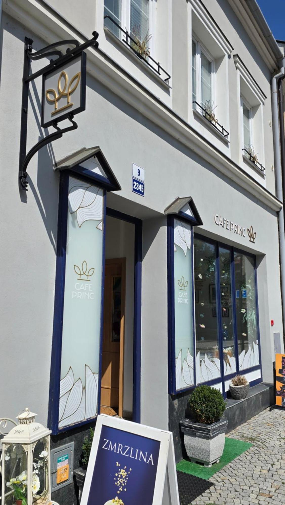 Apartman - Cafe Princ Pod Hradem Wifi, Klima Sternberk Exterior photo